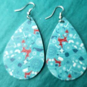 2/10$ NWOT Imitation leather holidays reindeer and cane earrings